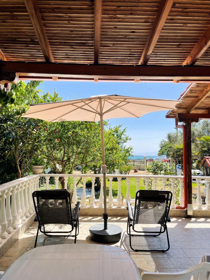 Casa Lia-Beach Front Villa Nea Kallikrateia Dış mekan fotoğraf
